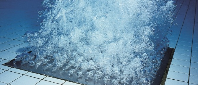 Аэромассаж в бассейне фото под водой